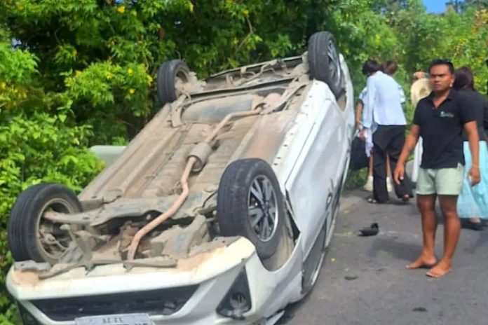 Hilang Kendali, Mobil Berpenumpang 4 WNA Terbalik Di Nusa Penida 2