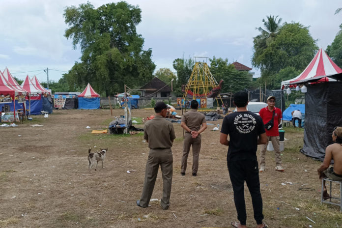 Imbas Kasus Penusukan, Satpol PP Tutup Pasar Malam Di Nusa Penida 2