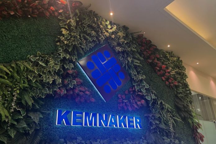 Kantor Kementerian Ketenagakerjaan Digeledah KPK 1