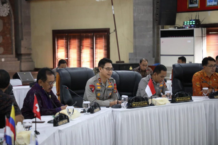 Kapolda Tidak Mentolerir WNA Langgar Hukum 1