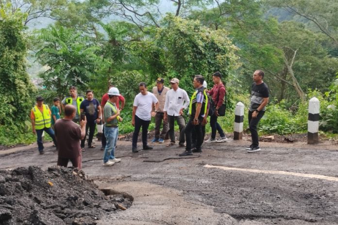 Kualitas Hotmix Menuai Protes, Jalan Klandis Pakisan Akhirnya Diperbaiki 1