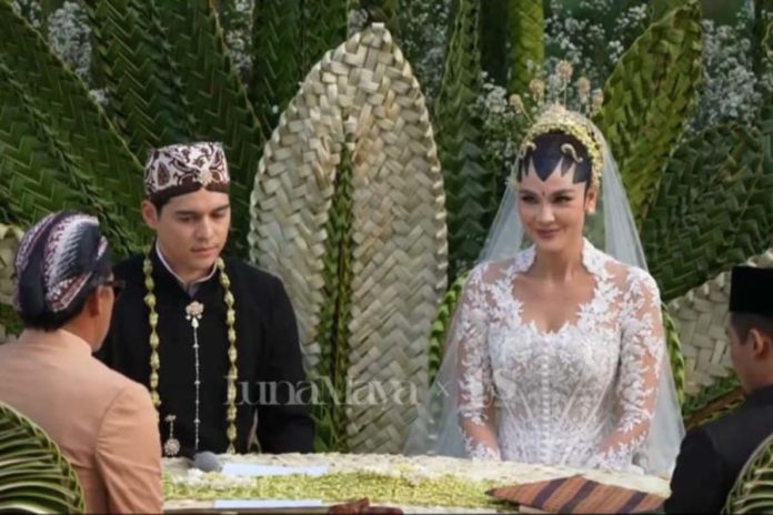 Luna Maya Dan Maxime Bouttier Resmi Menikah Di Bali, Sakral Dalam Balutan Adat Jawa 1