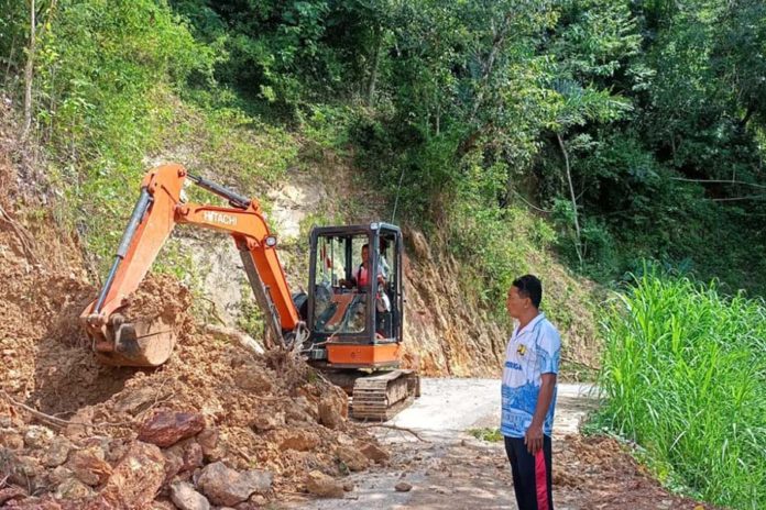 Material Cukup Besar, BPBD Tuntaskan Bersihkan Material Longsoran Di Bunutan 1