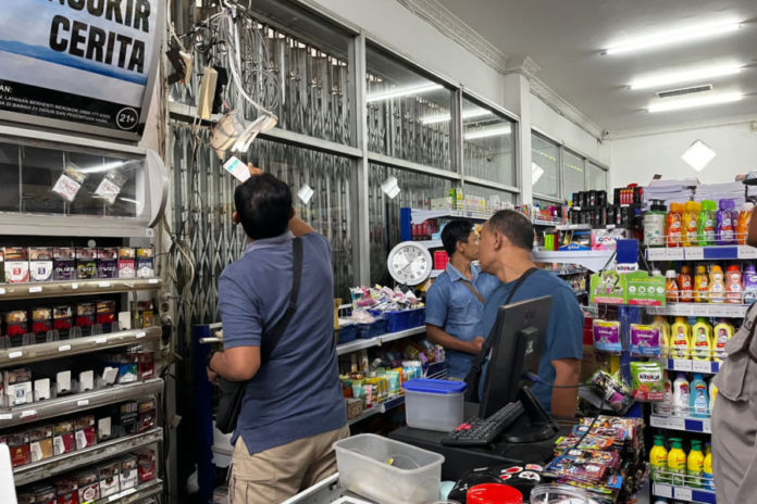 Minimarket Di Bugbug Disatroni Maling, Uang Tunai Barang Dagangan Raib 1
