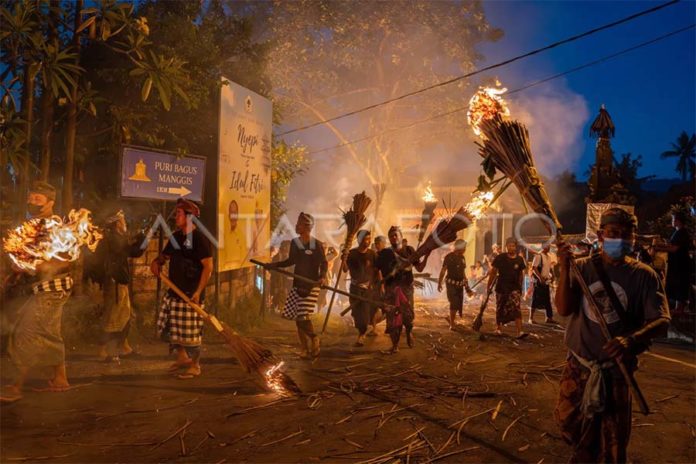 Ngemumu, Tradisi Sakral Desa Manggis Yang Unik Dan Langka Di Bali 1