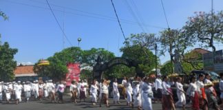 “Tabuh Rah” Jadi Tradisi Wajib Saat Ngerebong, Ini Maknanya!