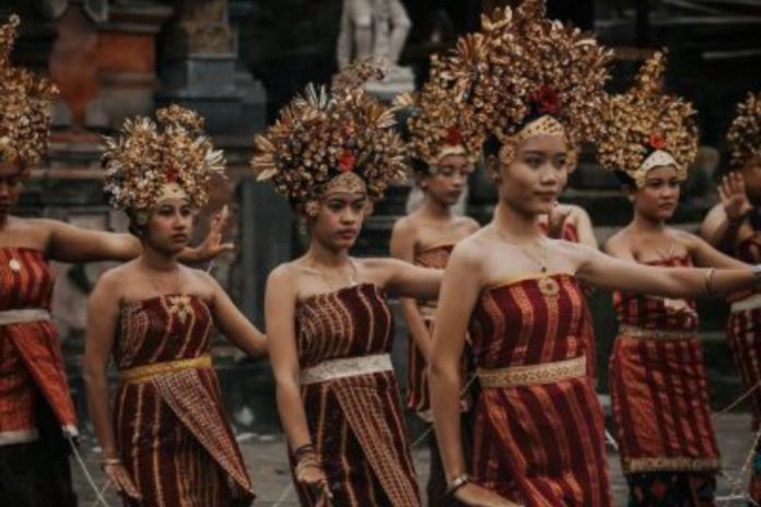Rejang Asak, Tarian Sakral Dipentaskan Saat Umanis Kuningan 1