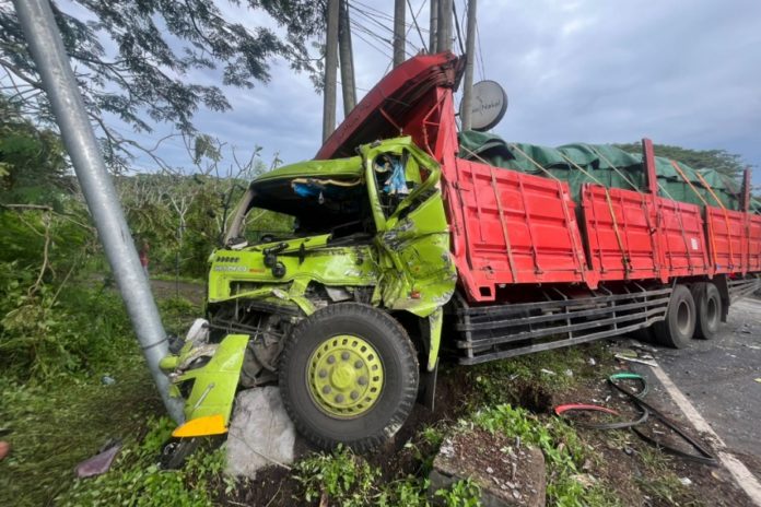 Rem Blong, Truk Sebabkan Lakalantas Beruntun Di Selemadeg 1