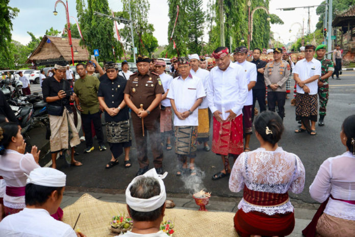 Resmikan Bale Kertha Adhyaksa Gianyar, Gubernur Koster Dorong Selesaikan Permasalahan Di Tataran Desa Adat 1