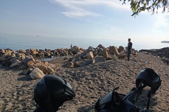 Satpol PP Buleleng Hentikan Reklamasi Di Kawasan Pantai Penimbangan 1