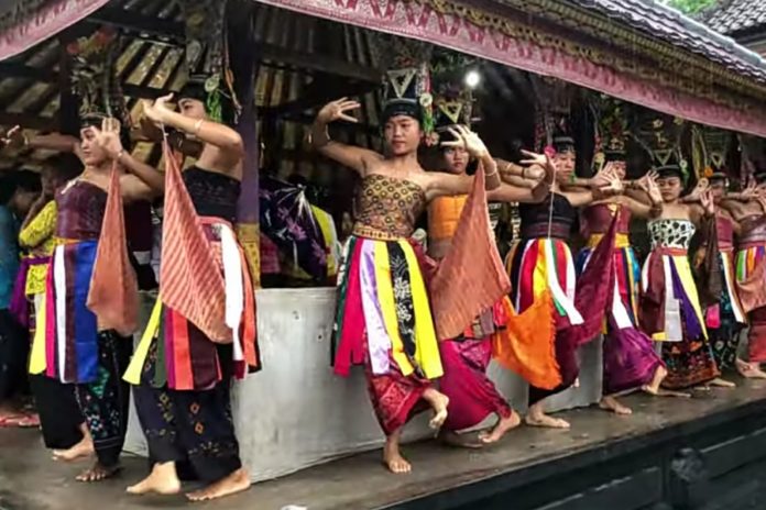 Tarian Sakral Dari Timur Bali, Mengungkap Keunikan Rejang Tumingal 1
