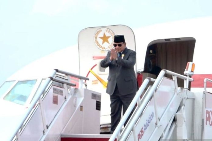 Usai Hadiri KTT Di Kuala Lumpur, Presiden Prabowo Tiba Di Indonesia 1