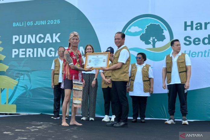 12 Pahlawan Lingkungan Terima Kalpataru 1