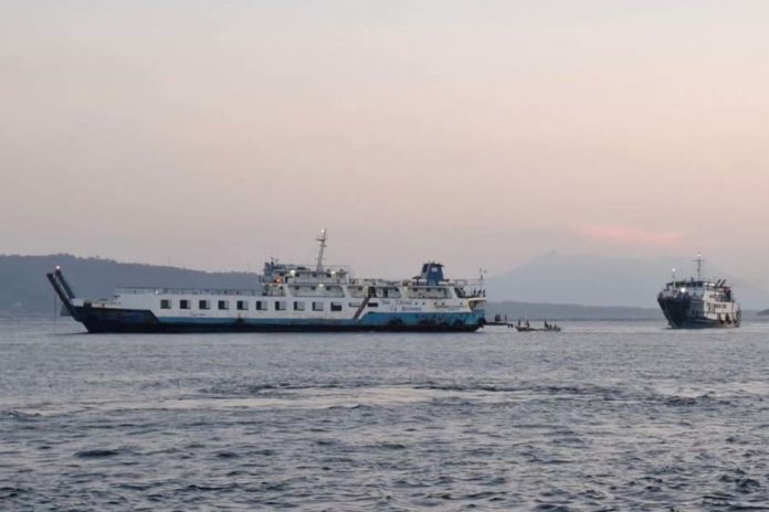24 Jam Kandas, KMP Gerbang Samudra Akhirnya Sandar Di Pelabuhan Gilimanuk 1
