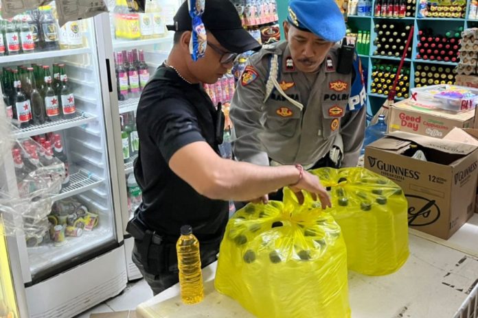 Antisipasi Keributan Karena Mabuk Di Pelabuhan Benoa, Puluhan Botol Arak Disita 1