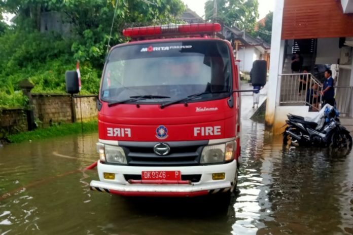Banjir Hingga Pohon Tumbang Landa Bangli, Kantor Bappeda Tergenang 1