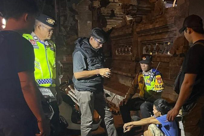 Bikin Onar, Polisi Amankan Pria Bawa Sebatang Kayu Di Traffic Light 2