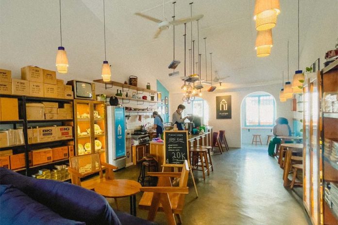 Buat Yang Suka Nuansa Jadul, Ini 5 Café Vintage Nan Estetik Di Bali 1
