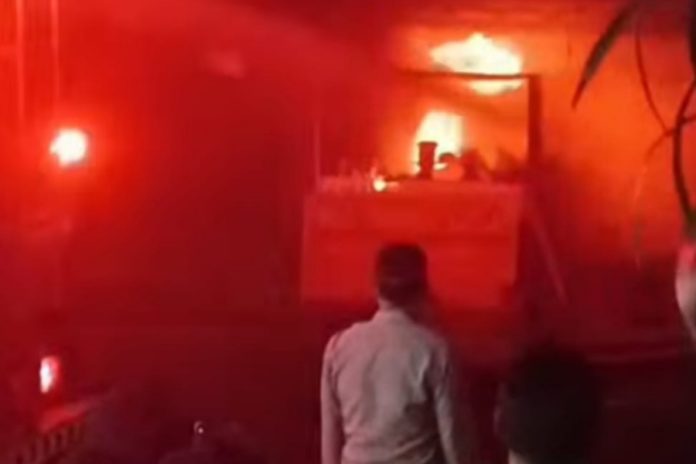 Diduga Gas Bocor, Rumah Makan Ludes Terbakar 1