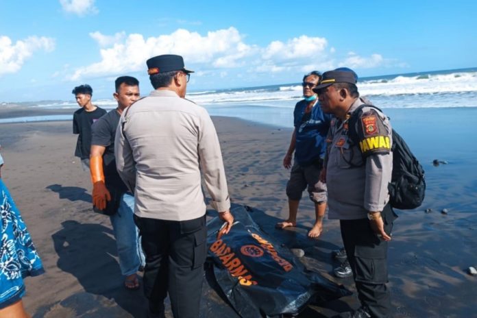 Diduga Terseret Arus Saat Mandi, Jasad Pria Asal Bandung Ditemukan Terdampar 1