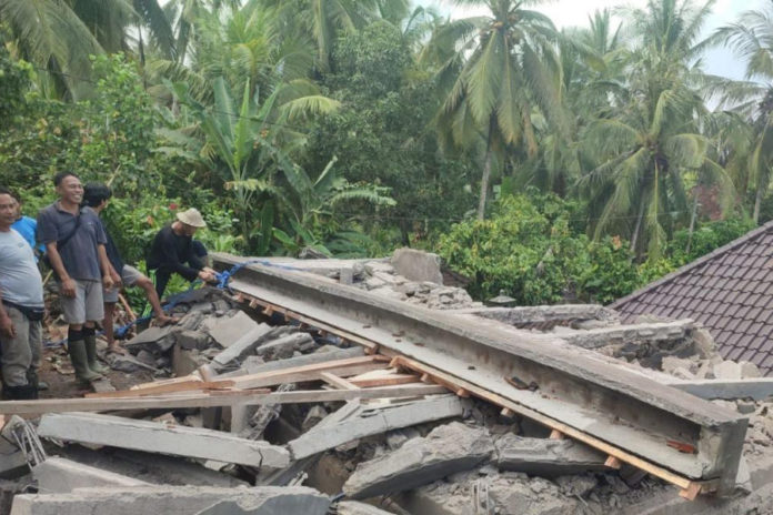 Dua Dapur Warga Rusak Akibat Tanah Longsor 1