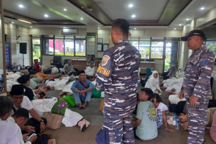 Evakuasi KMP Gerbang Samudra 2 Tunggu Air Pasang 1
