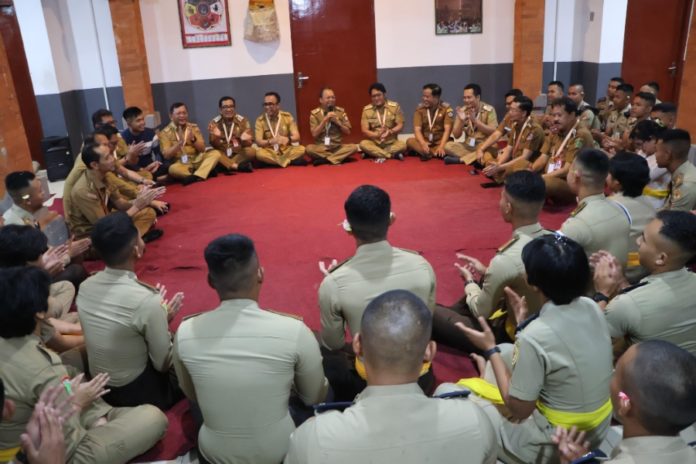 Gubernur Koster Dan Kepala Daerah Se Bali Serahkan Dana Gotong Royong Di Pura IPDN 1