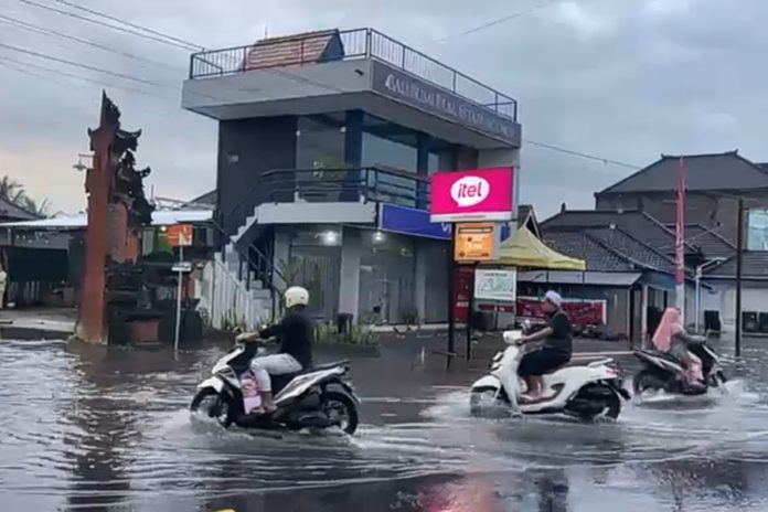 Hujan Deras Seharian, Kawasan Wisata Medewi Banjir 1