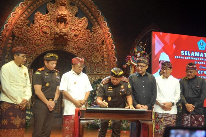 Kajati Bali Minta Awig Awig Jangan Sampai Buat Masyarakat Berhutang 1