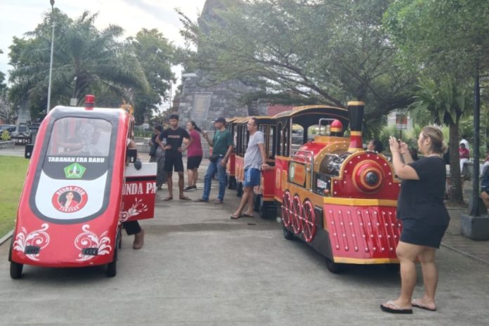 Kereta Mini Di Taman Bung Karno Dikerjasamakan Dengan Desa Adat 1