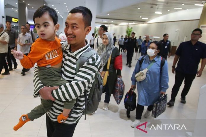 Lebih Dari 70 WNI Dievakuasi Dari Iran Tiba Di Indonesia 1