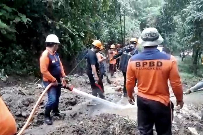 Longsor Landa Tihingan, Tutup Akses Jalan Semaagung Anjingan 1