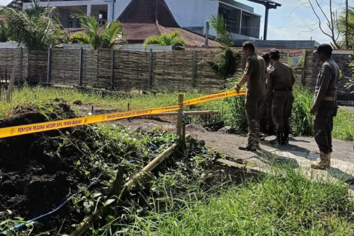 Membandel, Satpol PP Segel Proyek Residen Di Pererenan 1