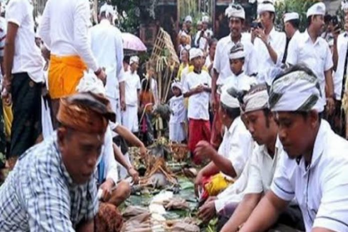 Mesaagan, Tradisi Bersantap Bersama Ala Masyarakat Pulukan 1