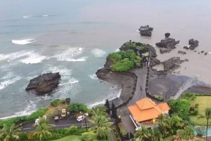Pantai Mengening Cemagi, Nikmati Sunset Dengan Latar Pasir Hitam Yang Eksotis 1