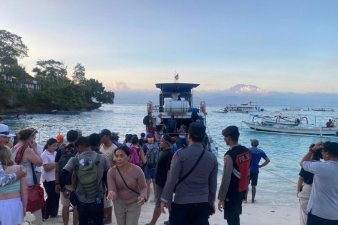 Pascaterbalik Di Perairan Pelabuhan Tanjung Sanghyang, Proses Evakuasi Boat Masih Berlangsung 1