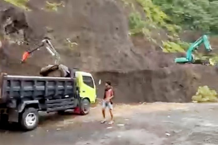 Pengerukan Bukit Di Gunaksa Kembali Terjadi, Satpol PP Cek Ke Lokasi 1