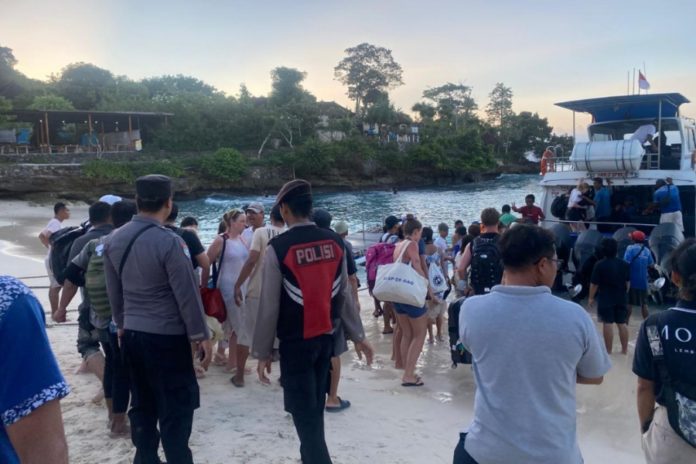 Polisi Lakukan Penyelidikan Boat Terbalik Di Perairan Pelabuhan Tanjung Sanghyang 1