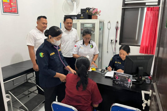 Polres Bangli Limpahkan Tersangka Korupsi APBDes Undisan Ke Kejaksaan 1