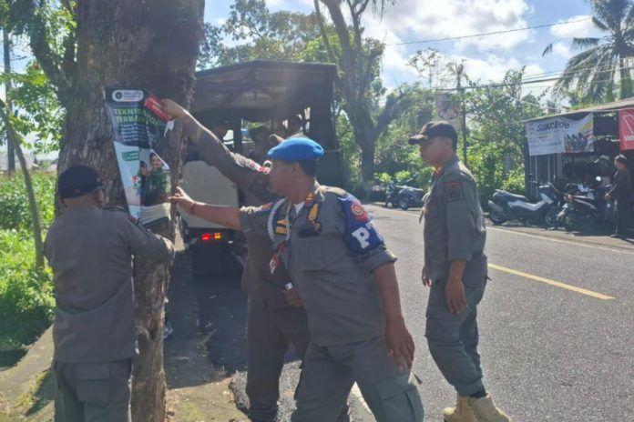 Puluhan Banner Dan Baliho Di Jalur Denpasar–Bedugul Ditertibkan 1
