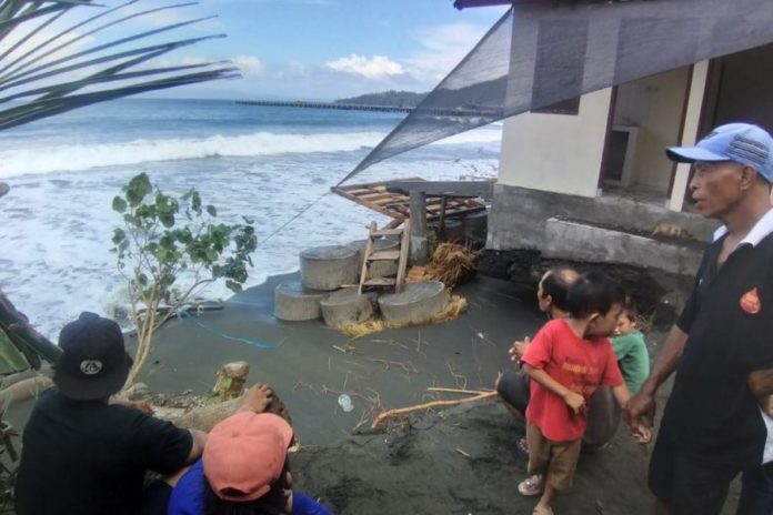 Puluhan Kilometer Pantai Di Karangasem Berpotensi Abrasi 1