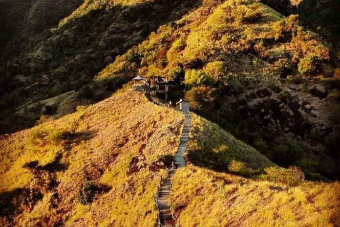 Pura Bukit Batu Kursi, Destinasi Spiritual Buat Tenangkan Galau Hati 1