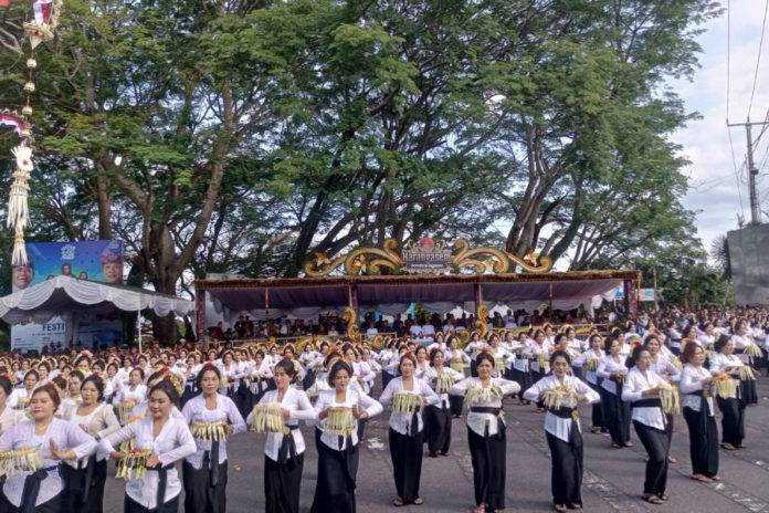 Ratusan Penari Meriahkan Festival HUT Amlapura Ke 385 1