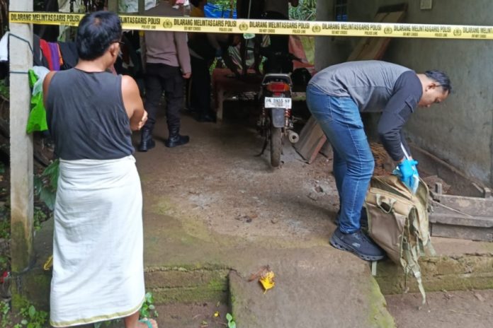 Seorang Pria Ditemukan Tak Bernyawa Di Garasi Rumah 1
