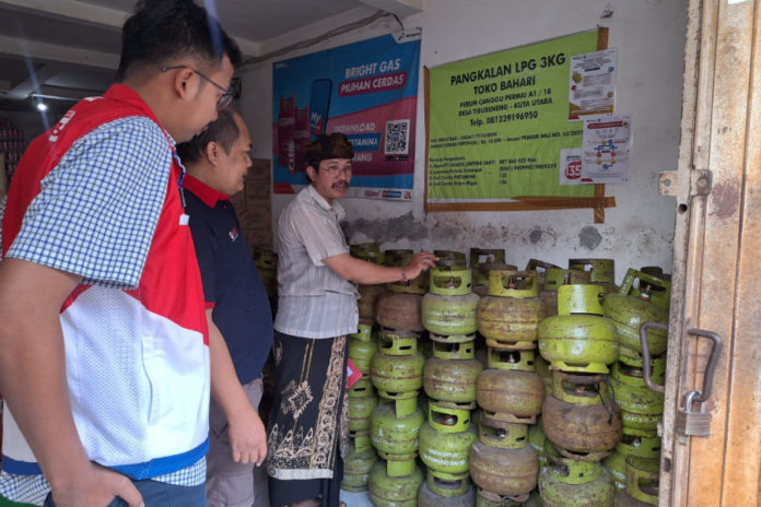 Sidak Di Badung, Tim Temukan Pangkalan Jual LPG 3 Kg Di Atas HET 1