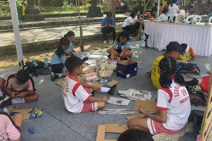 Siswa SD Berlomba Olah Sampah Anorganik Jadi Barang Baru 1