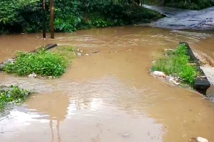 Sungai Di Desa Nyalian Meluap, Jembatan Dukuh Umaanyar Tak Bisa Dilintasi 1