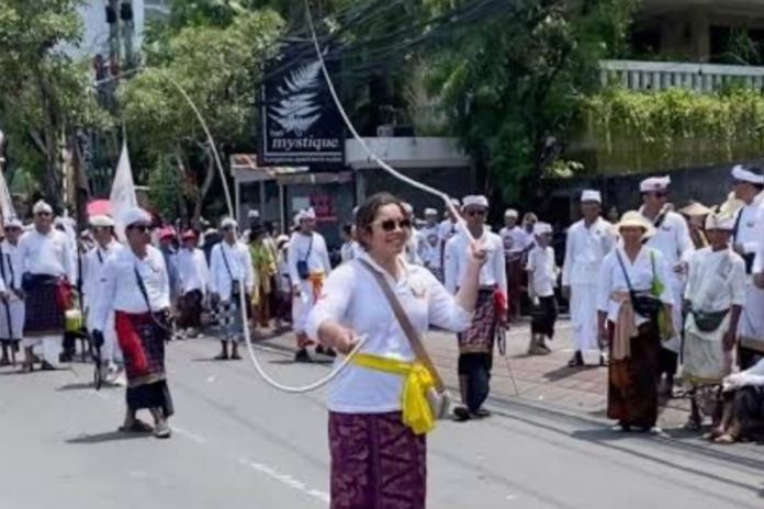 Tari Pecut, Tarian Sakral Puri Pemecutan Kisahkan Pusaka Sakti Dari Dewi Danu 1