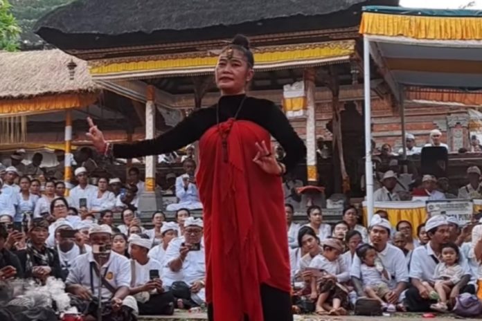 Tarian Medang Kemulan, Jejak Budaya Nusantara Di Pura Agung Kentel Gumi 1