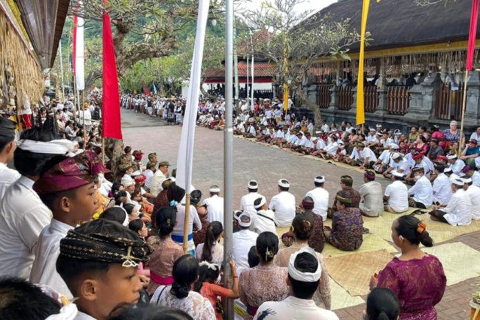 Usaba Manggung Di Bugbug, Jaga Kesuburan Dengan Persembahan Banten Pangunduh Dan Tarian 1